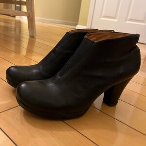 Naya Black Heeled Boots